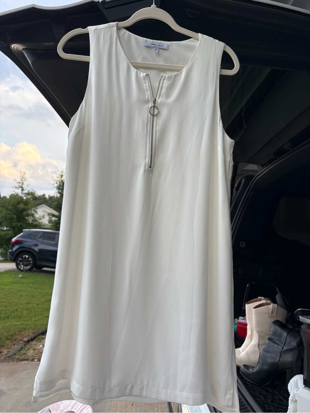 Sleeveless white Zip-Front Shift Dress